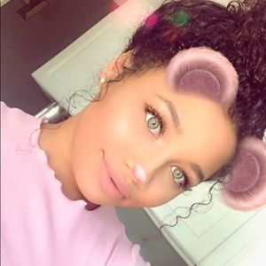 Meet your Posher, Alexia